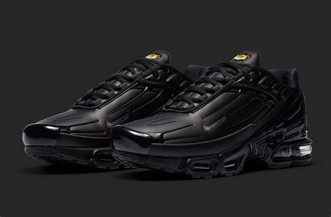 nike air max leather triple black